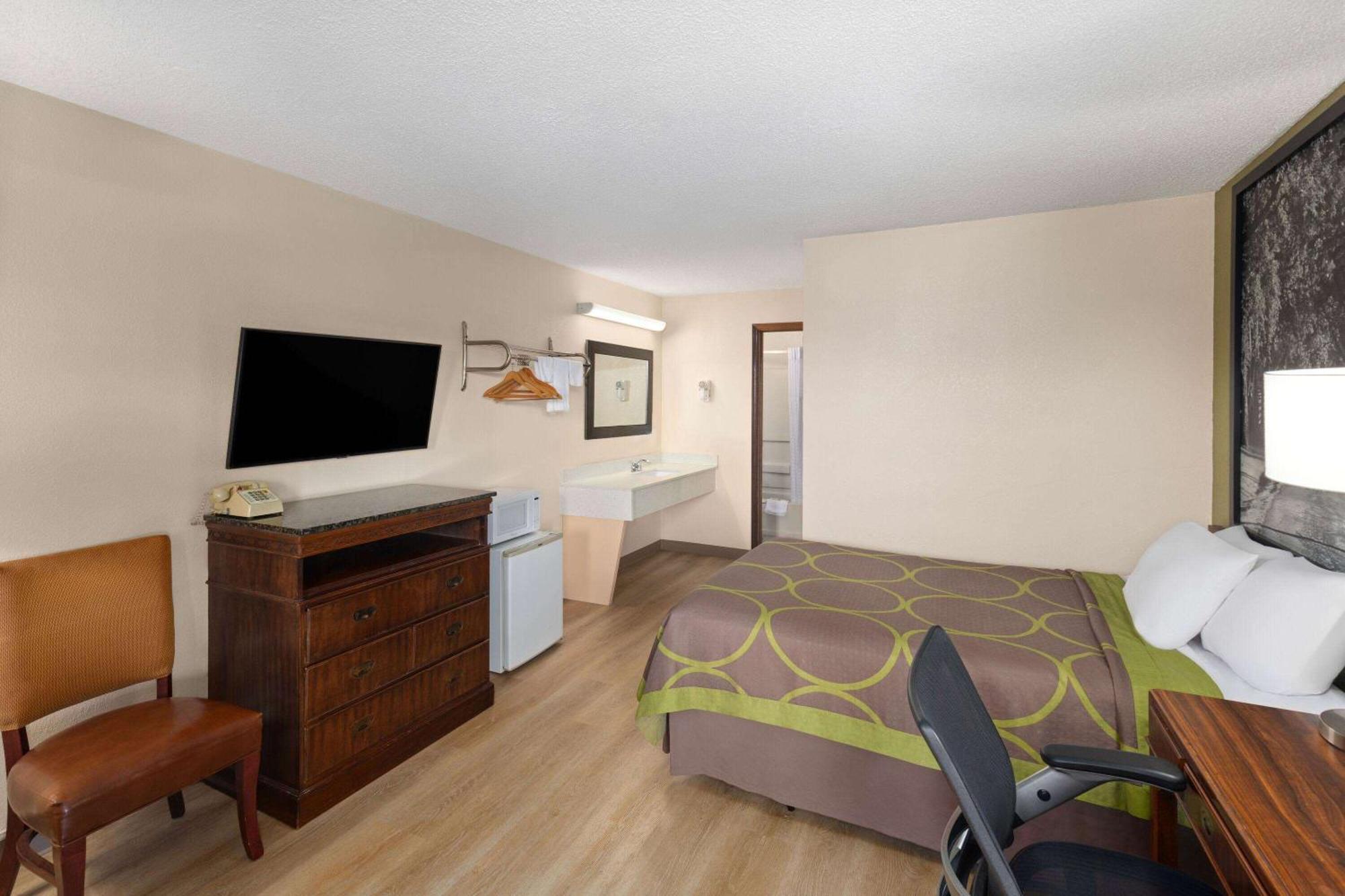 Super 8 By Wyndham Fort Mitchell Cincinnati Area Exterior photo
