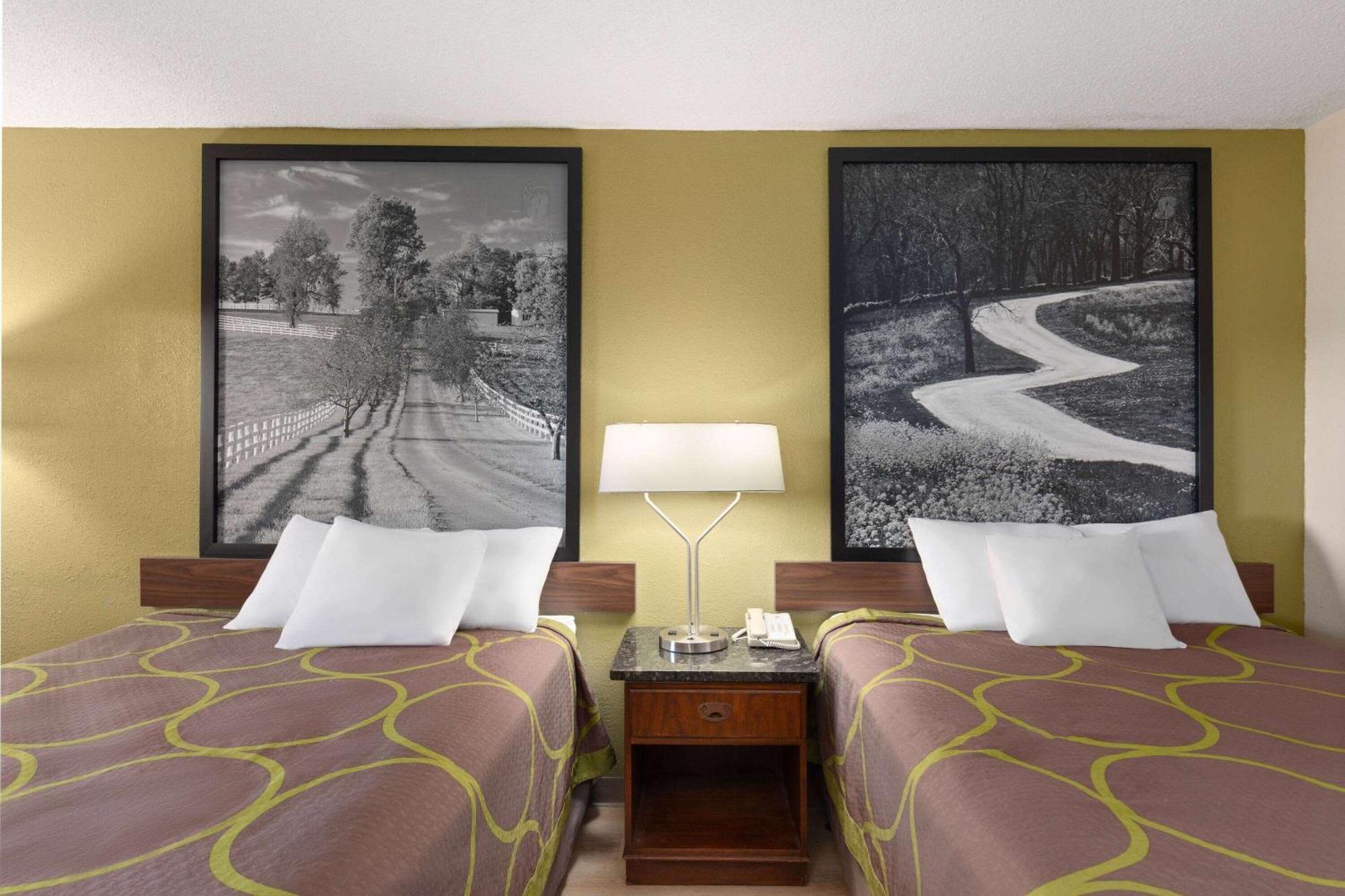 Super 8 By Wyndham Fort Mitchell Cincinnati Area Exterior photo